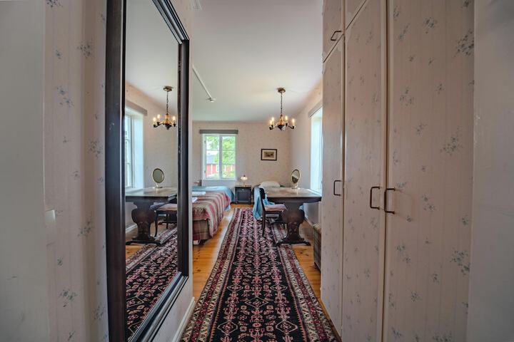 Room 85 of 148