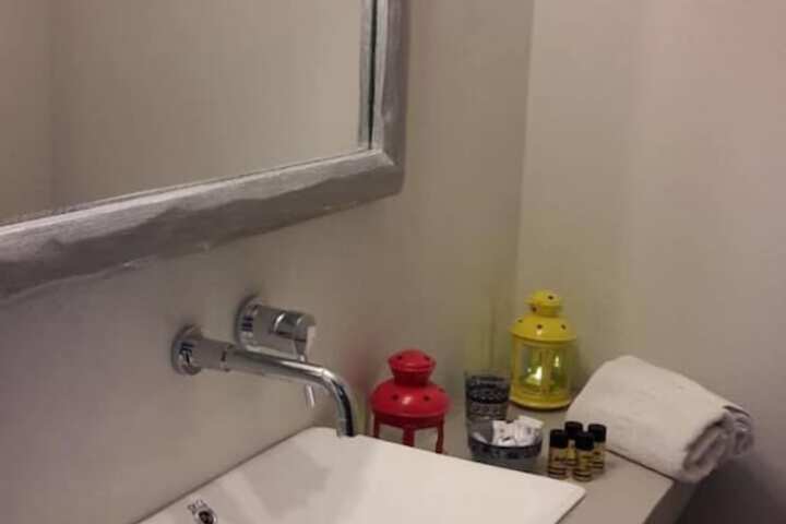 Room 48 of 65