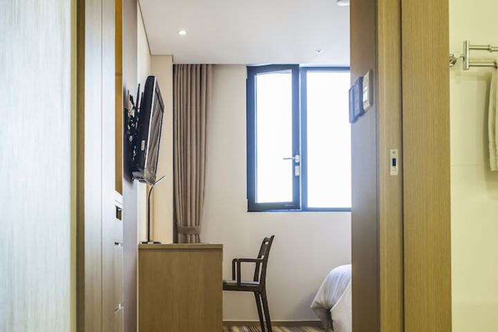Room 44 of 61