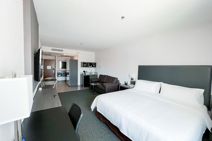 Room 6 of 80