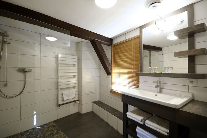 Room 44 of 76