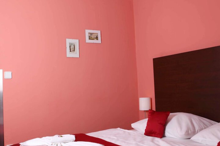 Room 28 of 74