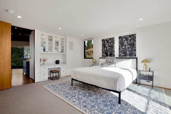 Hotel 64 of 100