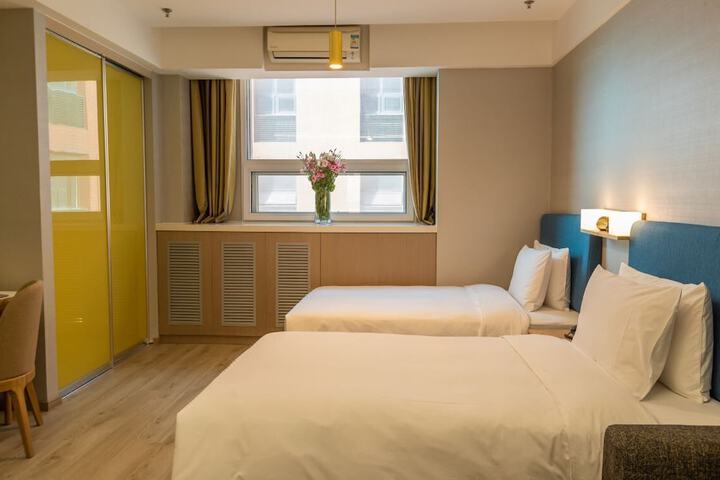 Room 7 of 24