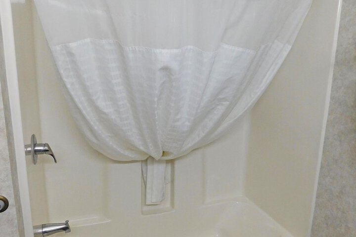 1 Queen Bed (1 of 13)