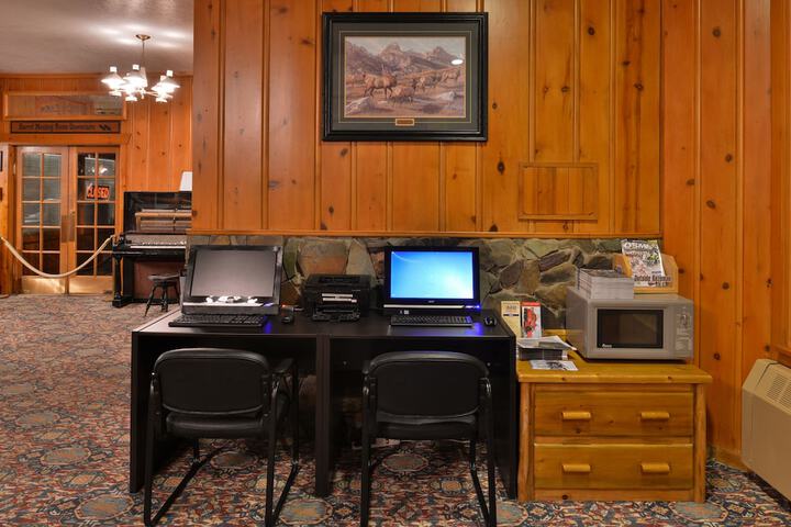 Business Center 36 of 43