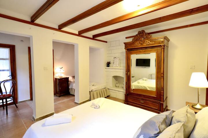 Room 34 of 142