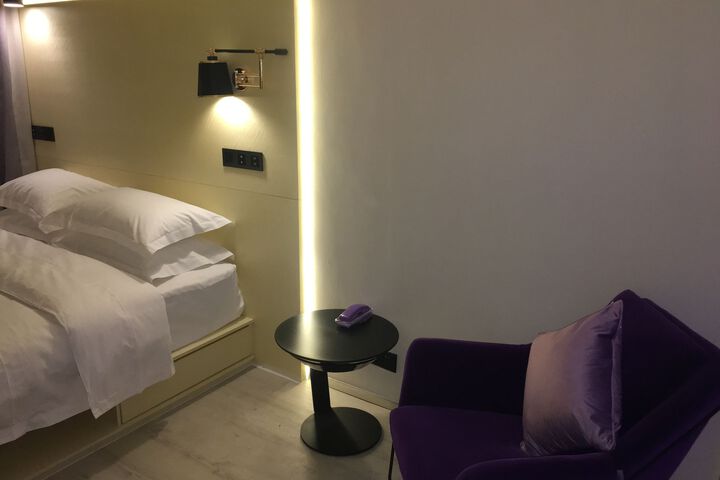 Room 1 of 7