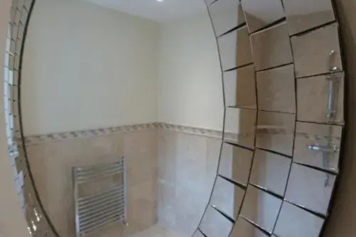 Room 6 of 9