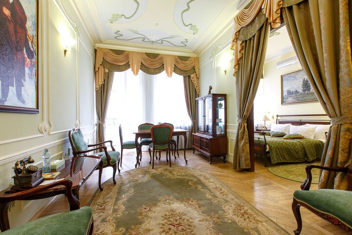 Room 27 of 51