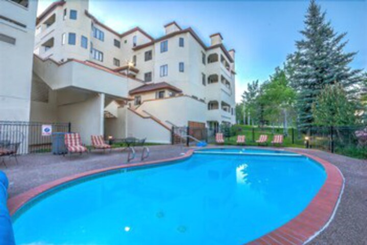Pool 24 of 39