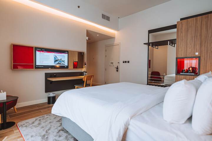 Room 3 of 40