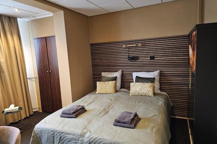 Room 7 of 42