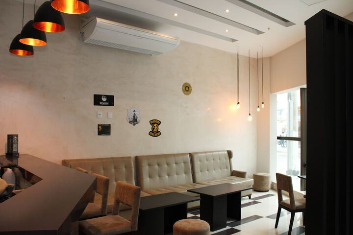Lounge 44 of 56