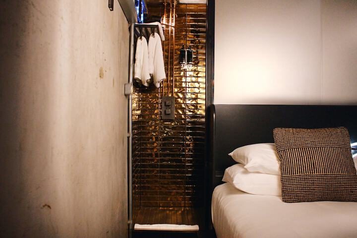Room 71 of 84