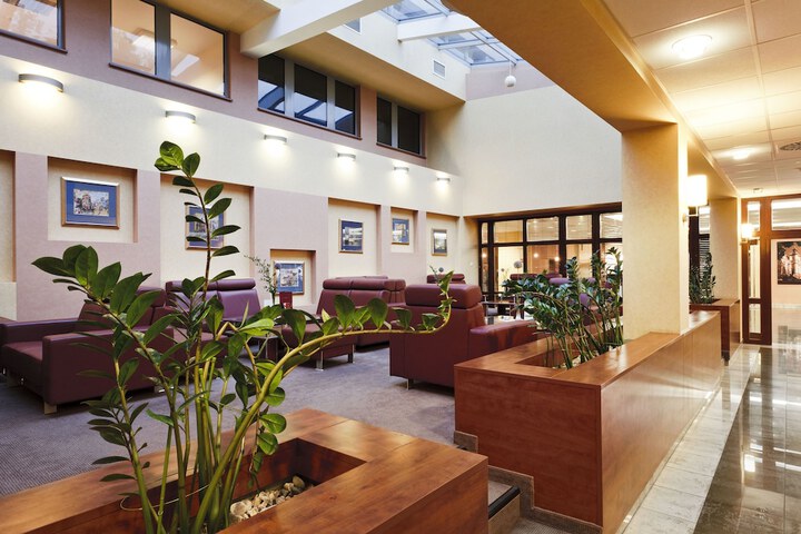 Entrance & Lobby