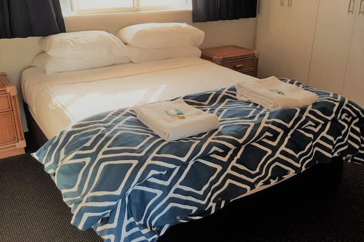 Room 5 of 142