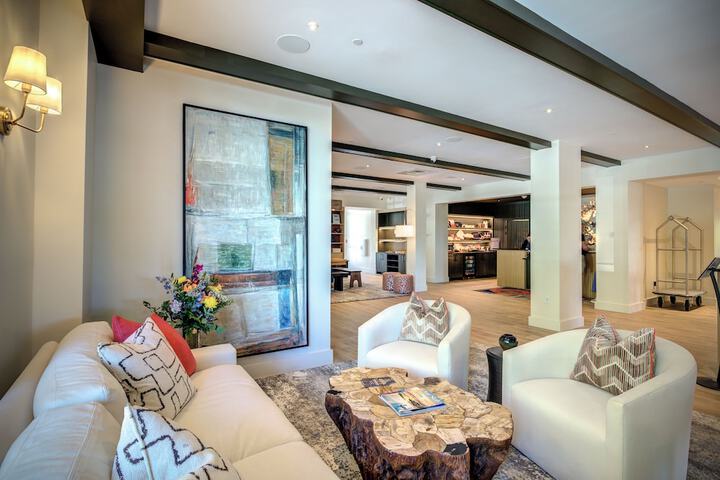 Hotel Interior 2 of 119