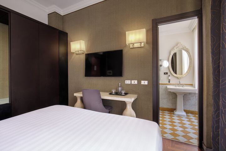 Room 51 of 95