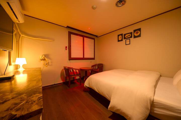 Room 6 of 22