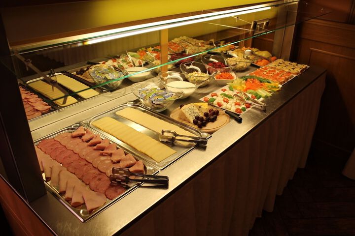Dining 31 of 39