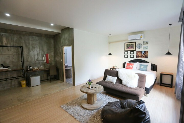 Room 9 of 105