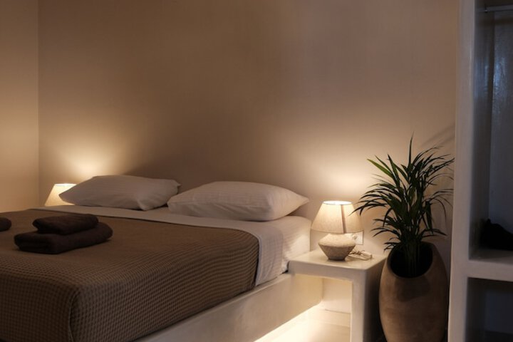Room 2 of 33