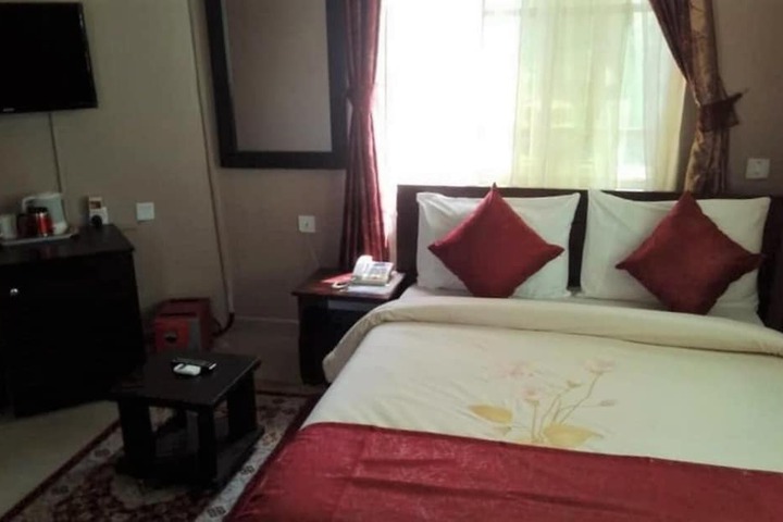 Room 6 of 44