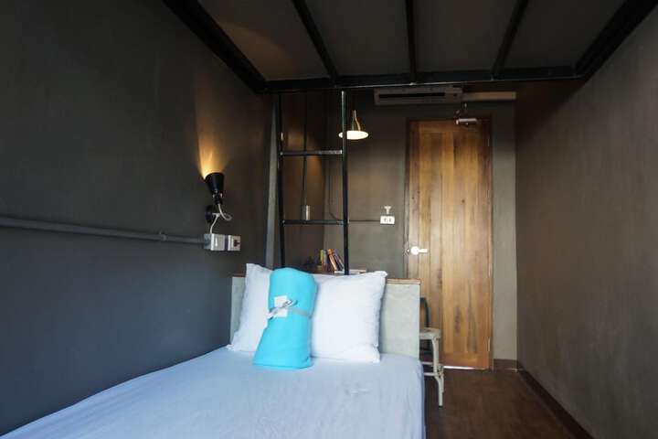 Room 28 of 62