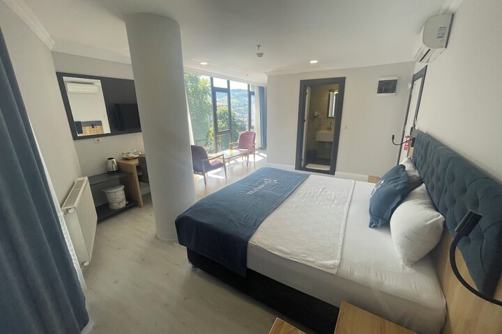 Room 18 of 90