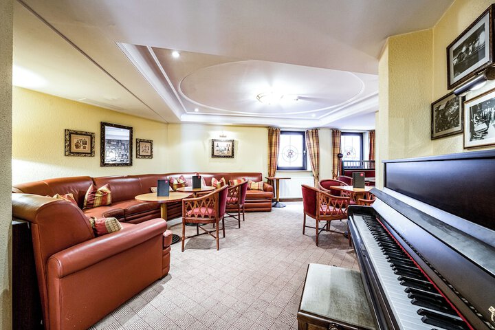 Lounge 60 of 65
