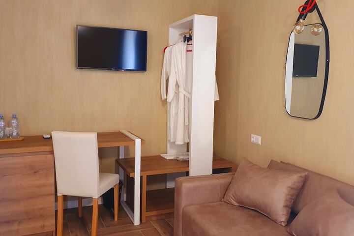 Room 4 of 36