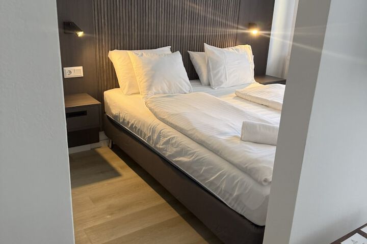Room 32 of 41