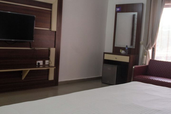 Room 9 of 26