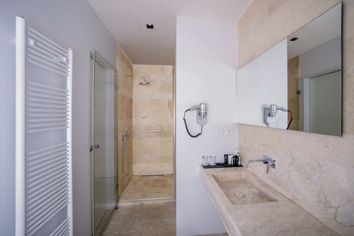 Room 42 of 64