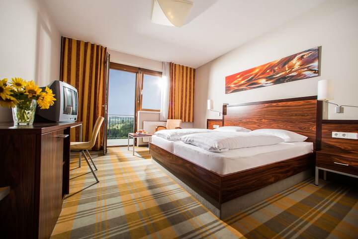 Room 4 of 47