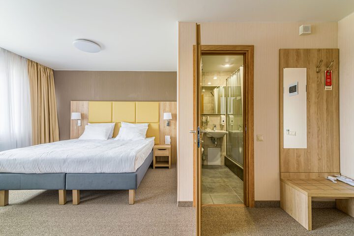 Room 13 of 47