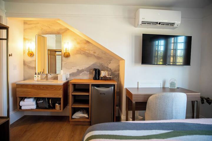 Room 2 of 37