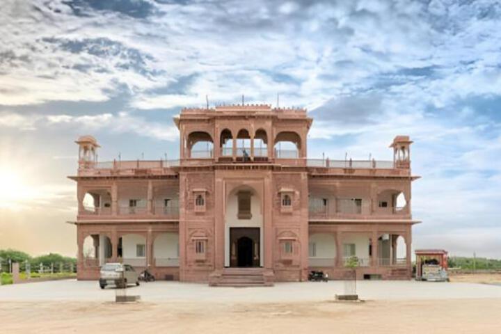 Hotel Amar Palace