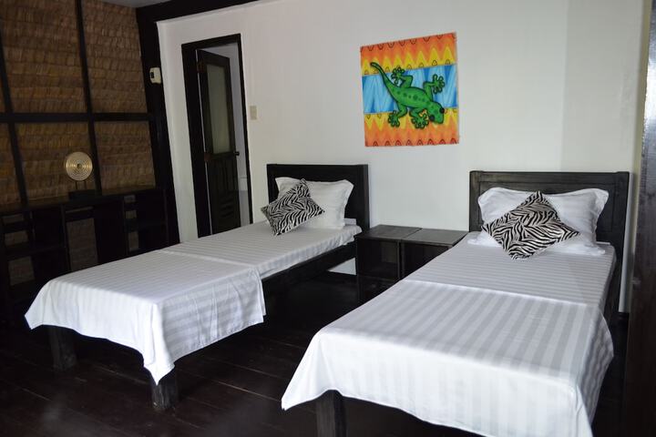 Room 32 of 49