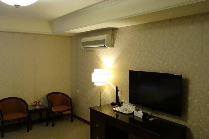 Room 23 of 37