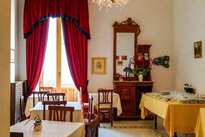 Breakfast area