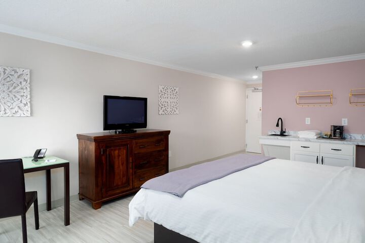 1 King Bed (12 of 23)