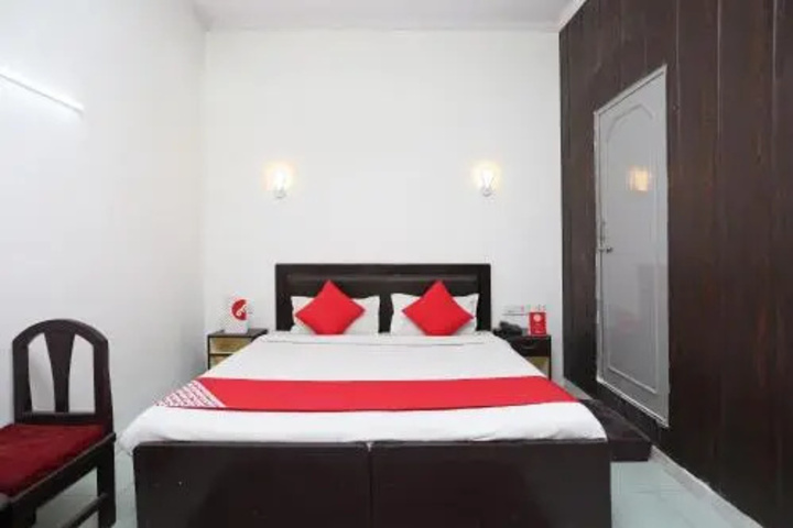 Room 5 of 8