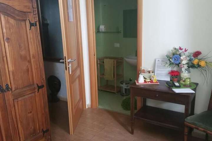 Room 21 of 38