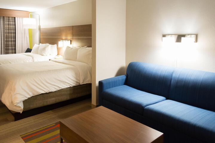 1 King Bed (2 of 10)