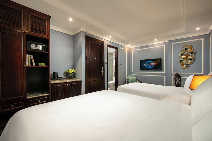 Room 13 of 35