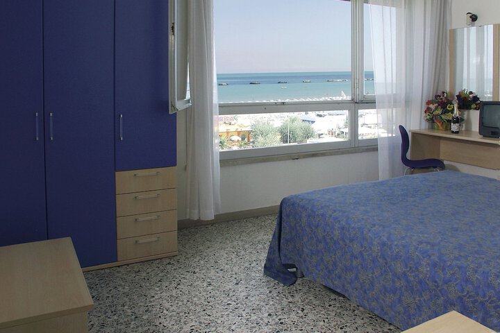 Room 2 of 6