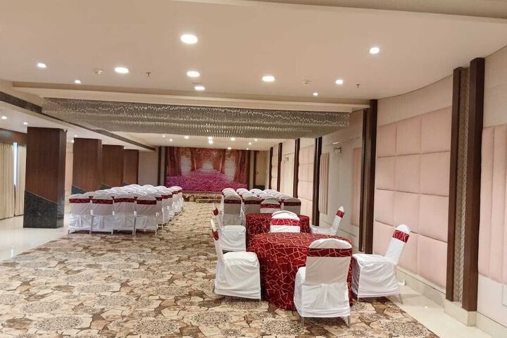 Ballroom/Hall 19 of 22