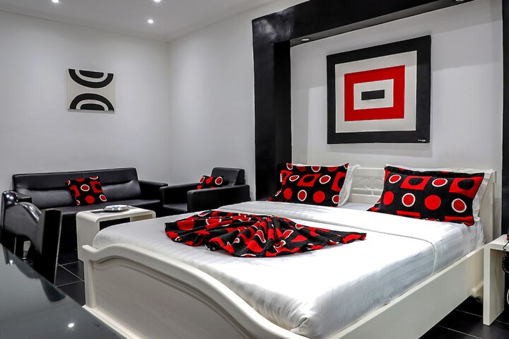 Room 8 of 30